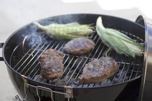 640px-Grilling